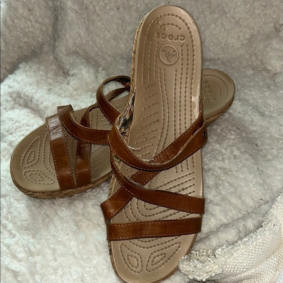 CROCS Brown Sandals with Crisscross Straps - Picture 7 of 8